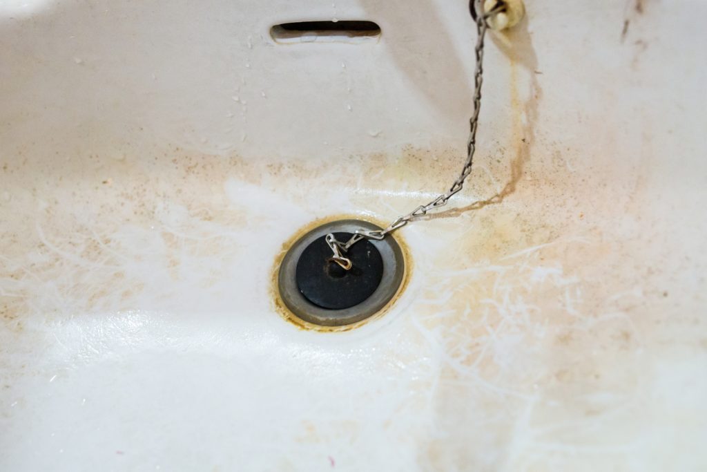 How To Remove Rust Stains From Sinks Tubs And Toilets